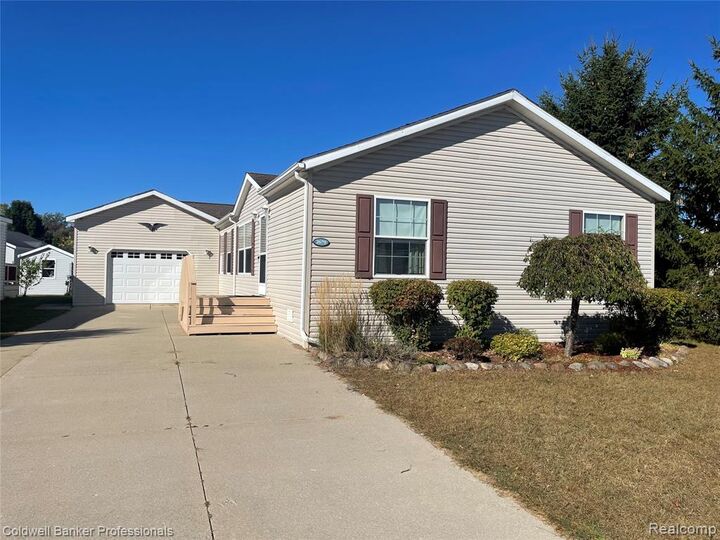 2679 Manatee Court  Lapeer MI 48446 3294 photo