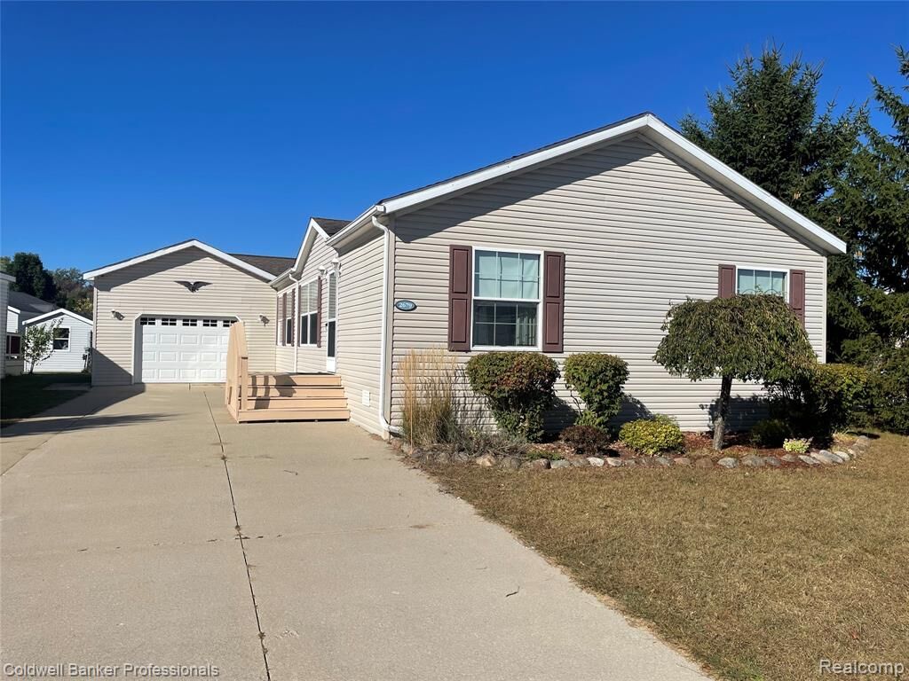 Property Photo: 2679 Manatee Court MI 48446 3294