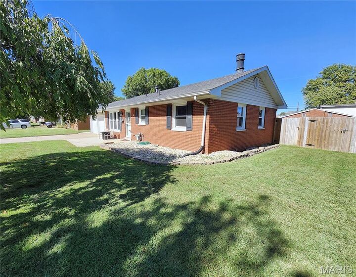 Property Photo:  17 Del Rio Avenue  IL 62040 
