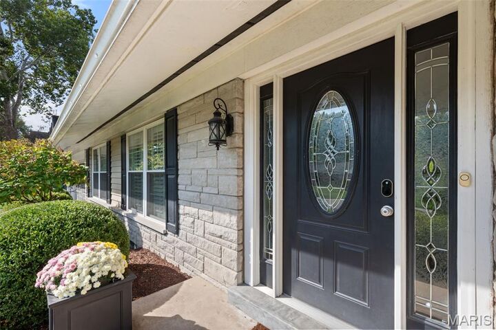 Property Photo: 423 Parkland Avenue MO 63122