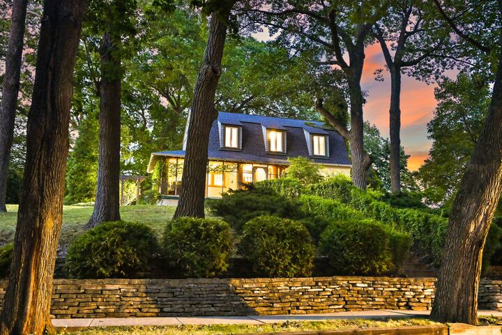 6908 Hillcrest Dr  Wauwatosa WI 53213 photo