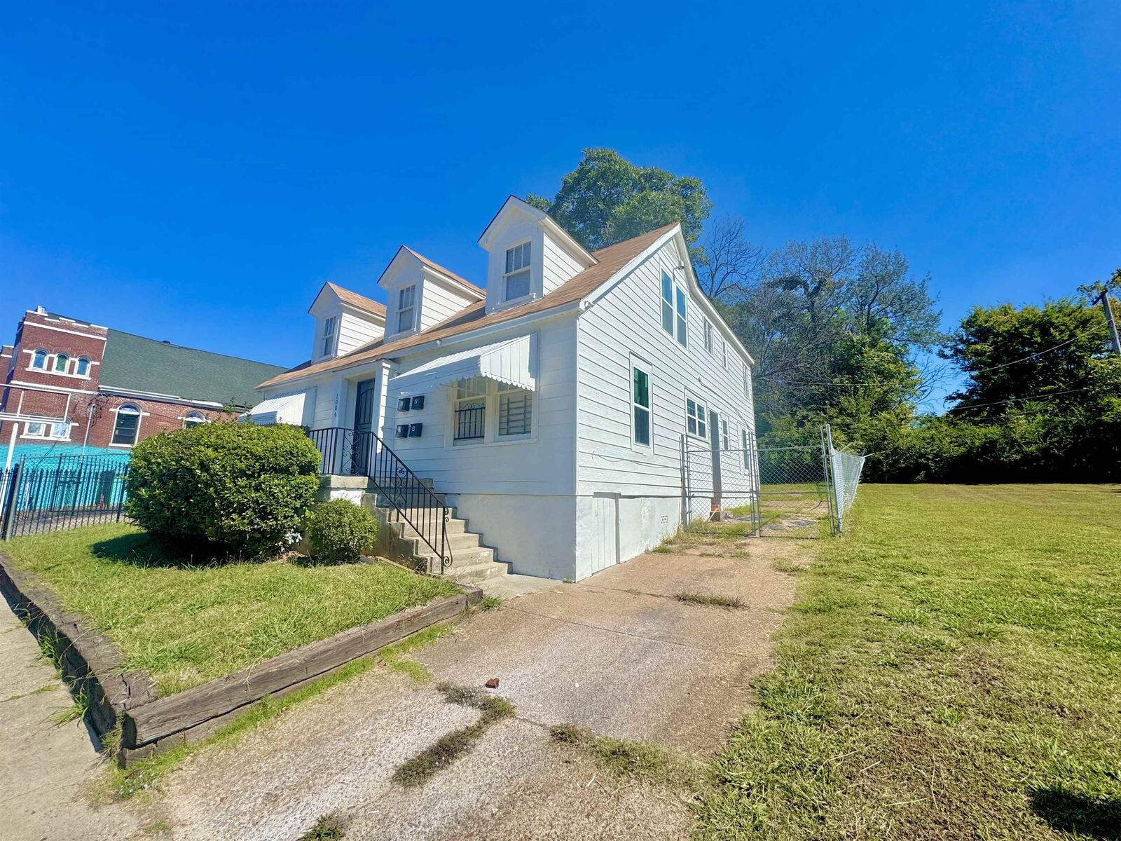 Property Photo: 1086 S Bellevue Blvd TN 38106