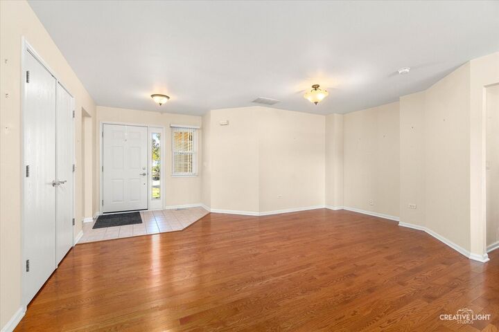 Property Photo:  505 Parkland Court  IL 60543 