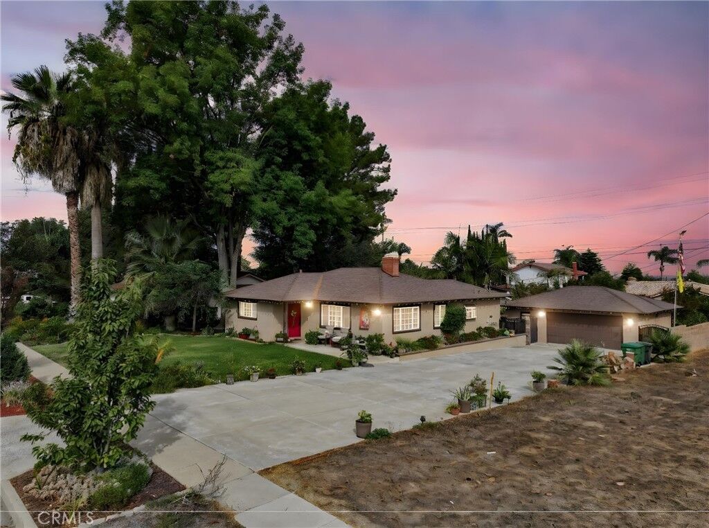 Property Photo:  951 W Kendall  CA 92882 
