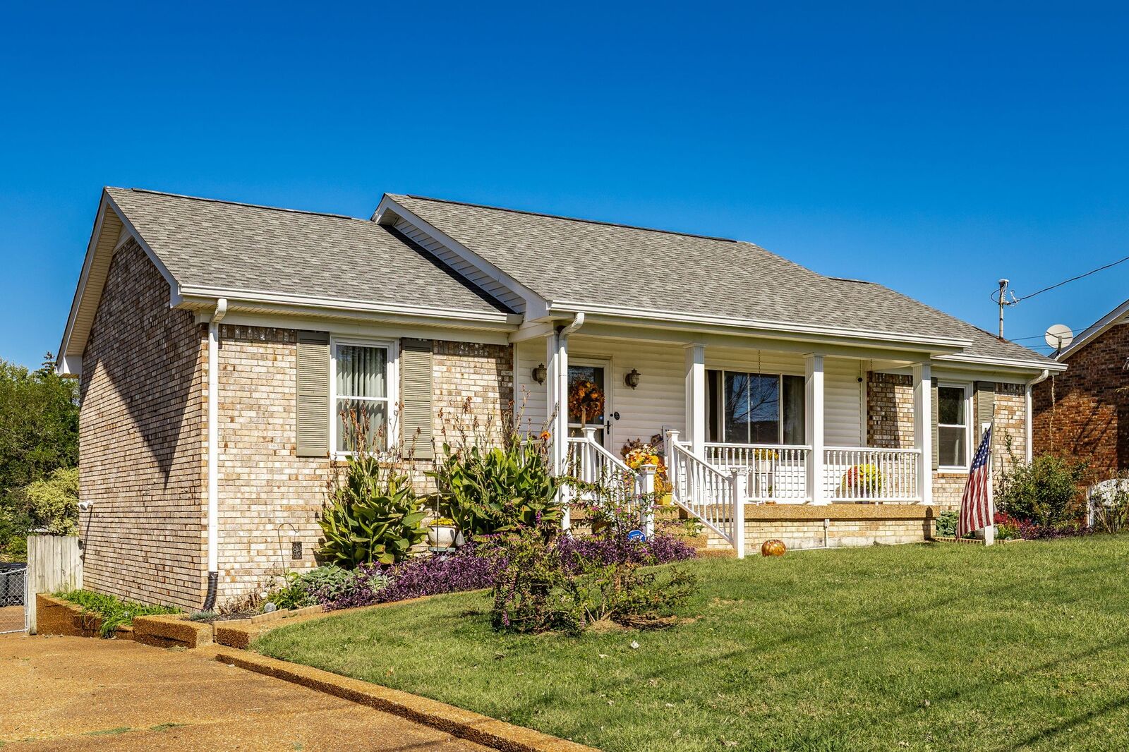 Property Photo: 109 Raindrop Ln TN 37075