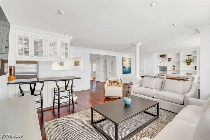 Property Photo: 271 Broad Avenue S 202 FL 34102