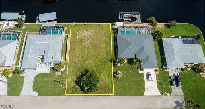 Property Photo:  3725 SE 13th Avenue  FL 33904 