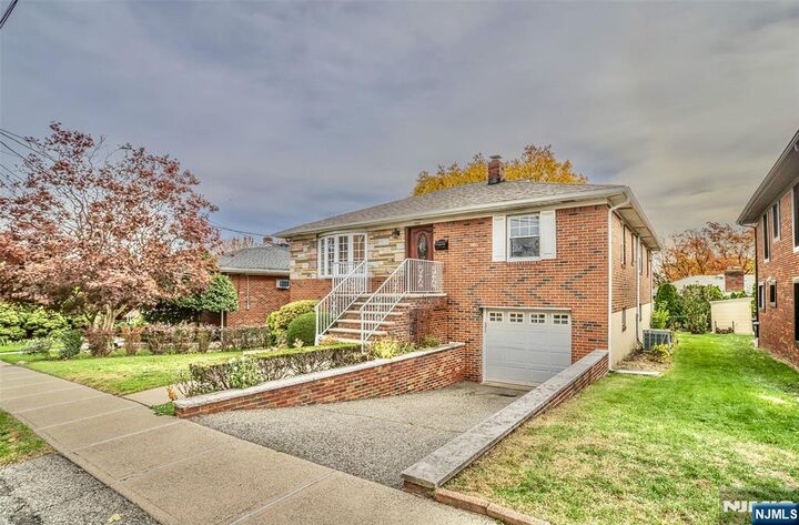 Property Photo:  1106 Keswick Place  NJ 07024 