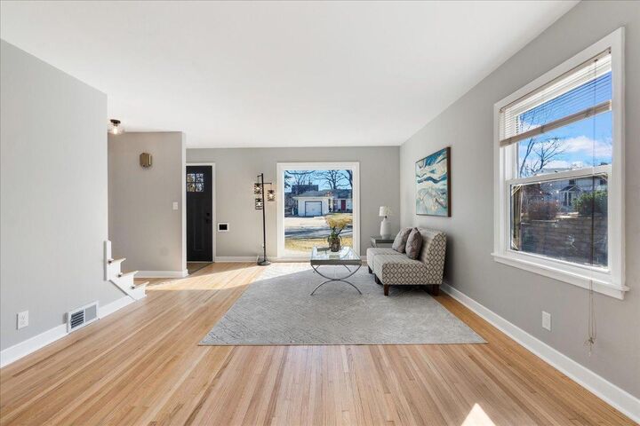 Property Photo: 2910 N Vernon Avenue 1 MN 55416