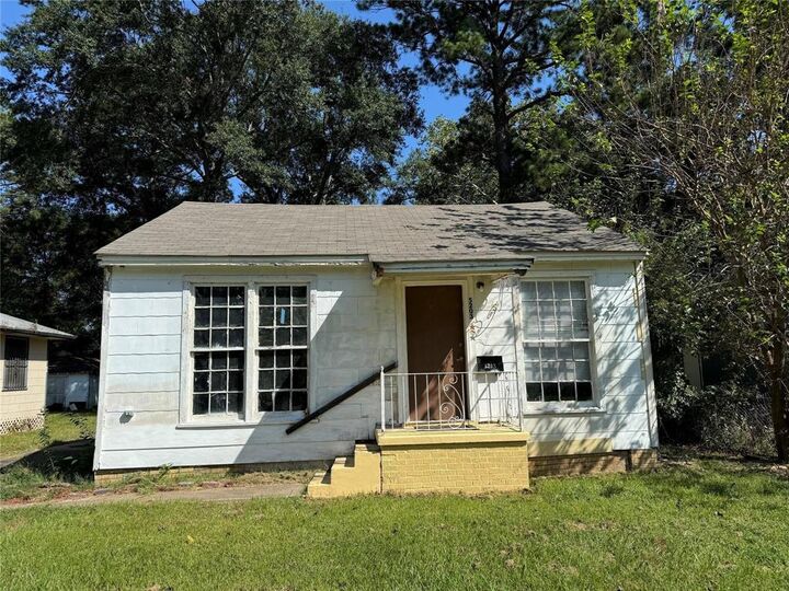 Property Photo: 5203 Bienville Avenue LA 71108
