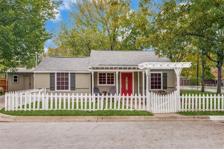 Property Photo: 227 Blevins Street TX 76051