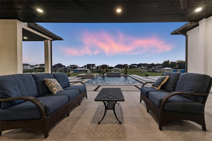 Property Photo: 1532 Laguna Bay N TX 76020