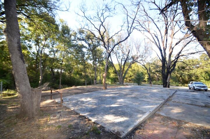 Property Photo: 1125 Lake Road TX 76245