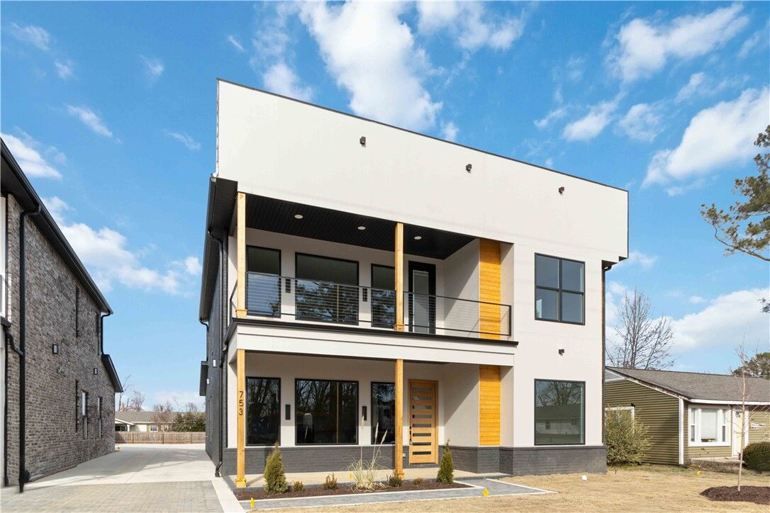 Property Photo:  820 NW 11th Street  AR 72712