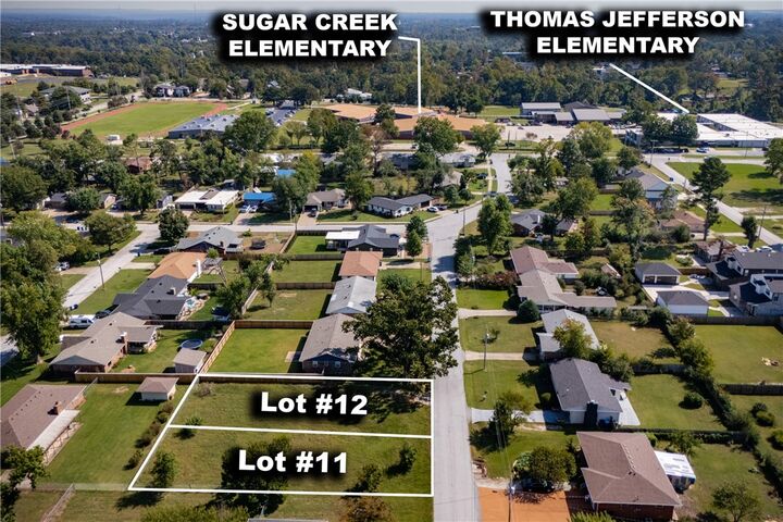 Property Photo:  816 NW 11th Street  AR 72712