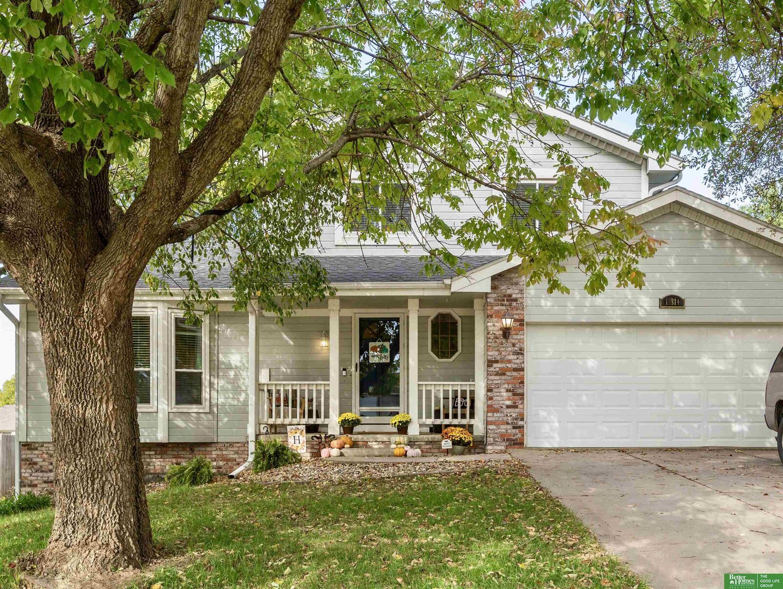 Property Photo:  11814 N 157th Avenue  NE 68007 