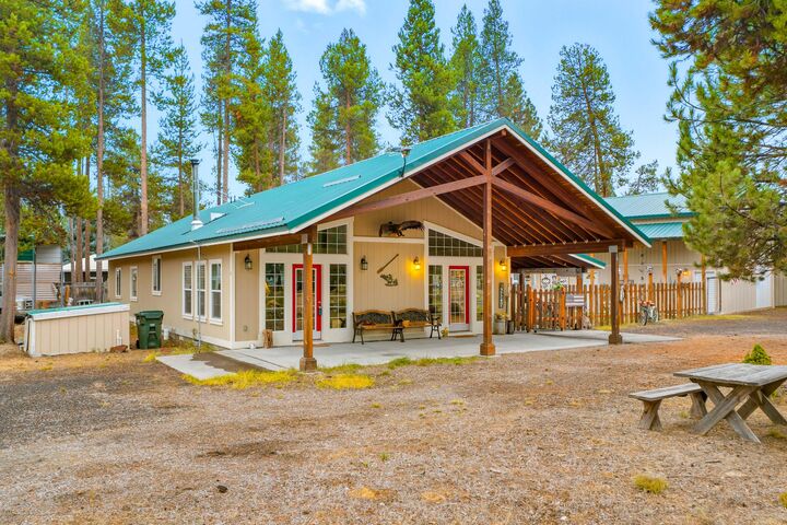 Property Photo: 152113 Silver Spur Road OR 97739