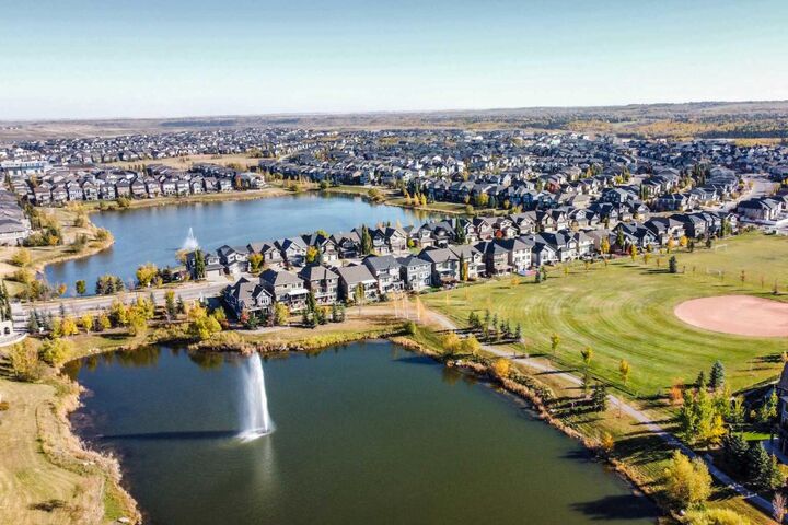Photo de la propriété: 215 Legacy Boulevard SE 3211 AB T2X 3Z6