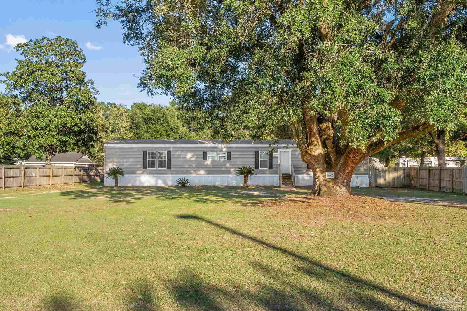 Property Photo: 9270 Untreiner Ave FL 32534
