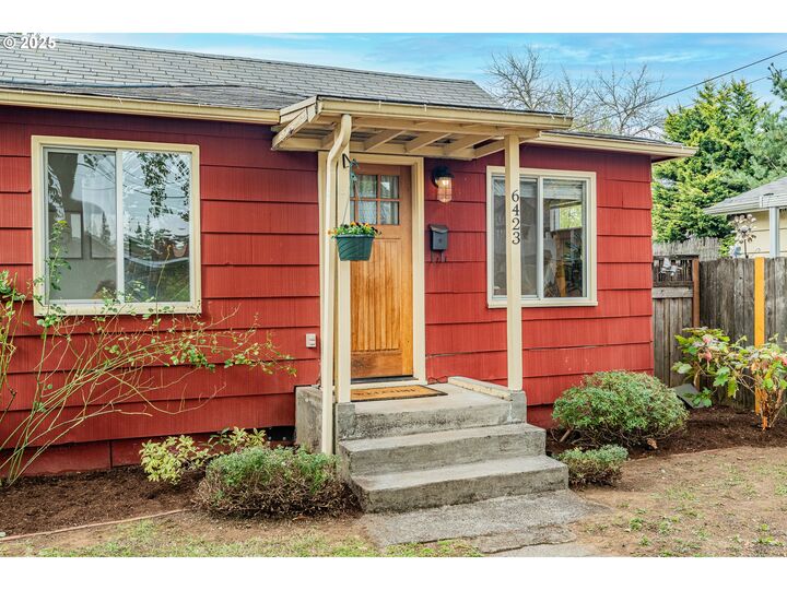 Property Photo:  6423 SE 63rd Ave  OR 97206 