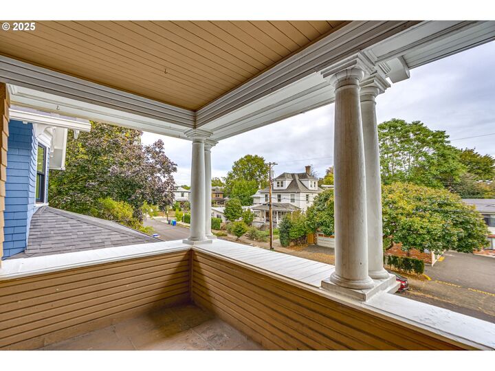 Property Photo:  1403 SE Salmon St  OR 97214 