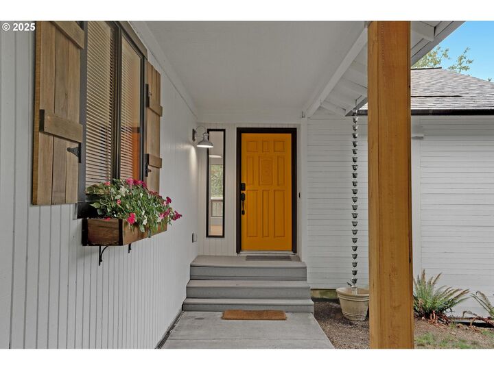 Property Photo:  4407 SW Stephenson St  OR 97219