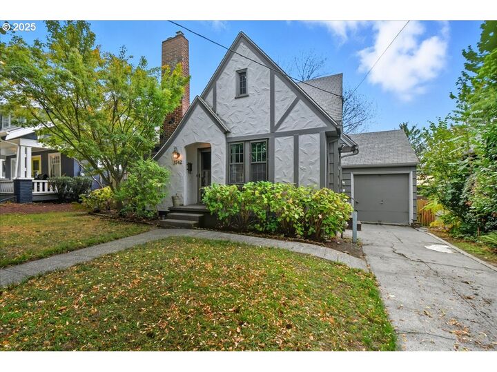 3742 SE Woodward St  Portland OR 97202 photo
