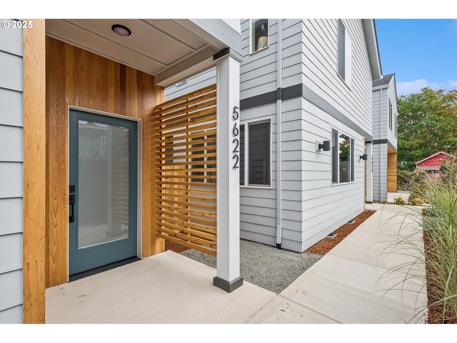 Property Photo: 5622 SE 65th Ave OR 97206
