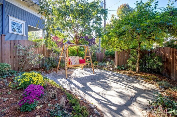 Property Photo: 944 21st Avenue WA 98122