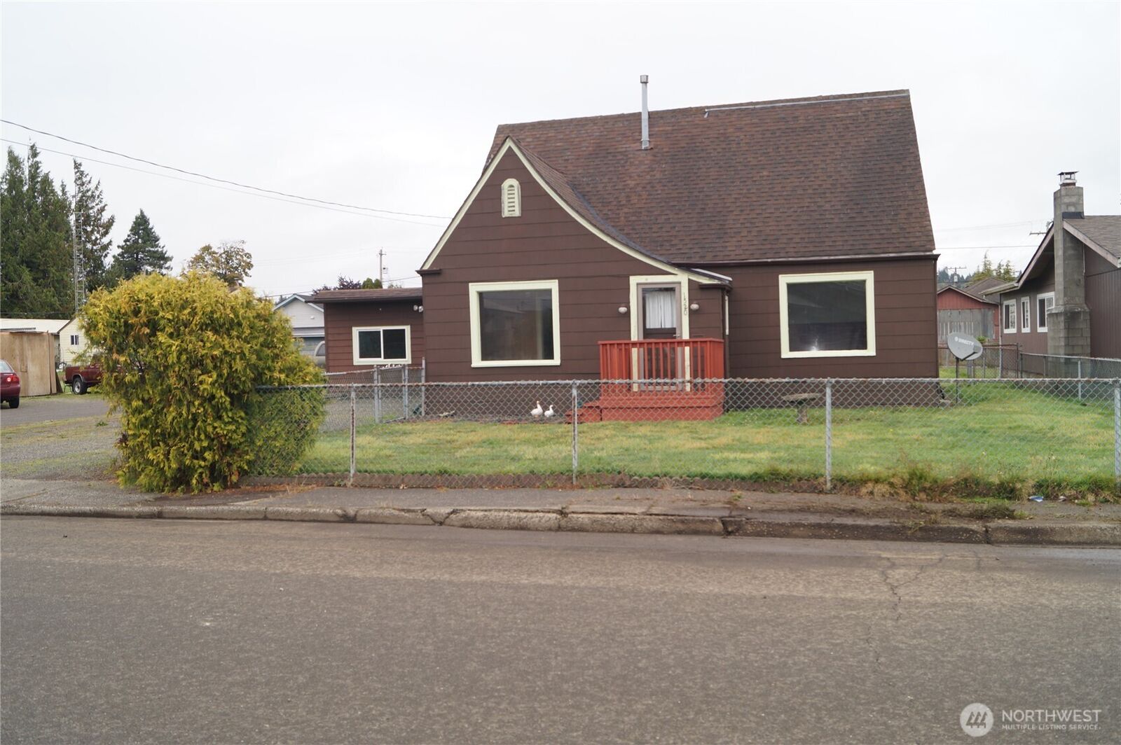 Property Photo: 1520 W Market Street WA 98520