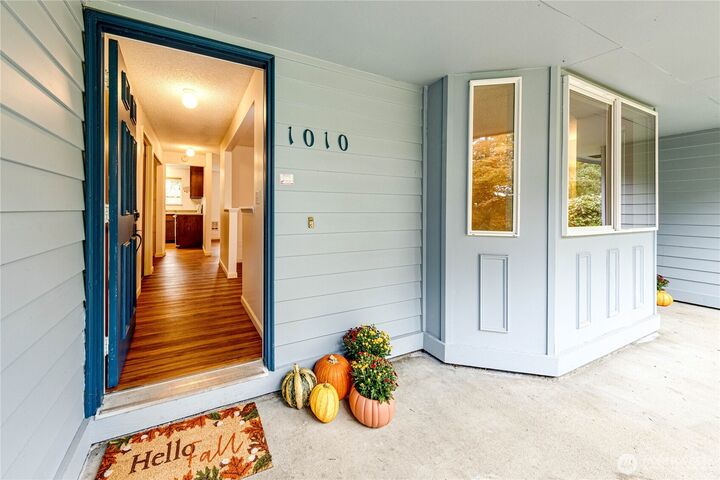 Property Photo: 1010 Olympus Avenue WA 98362