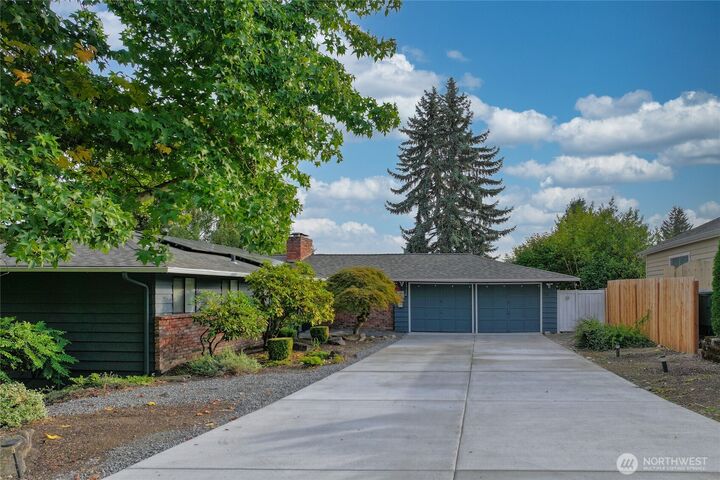 17127 NE 8th Place  Bellevue WA 98008 photo