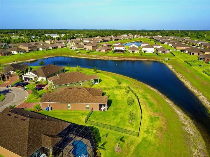 Property Photo:  1296 Lexington Manor SW  FL 32962 