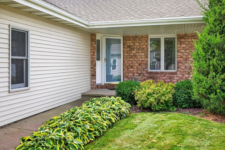 Property Photo:  N1119 Craftsmen Court  WI 54942-8103 