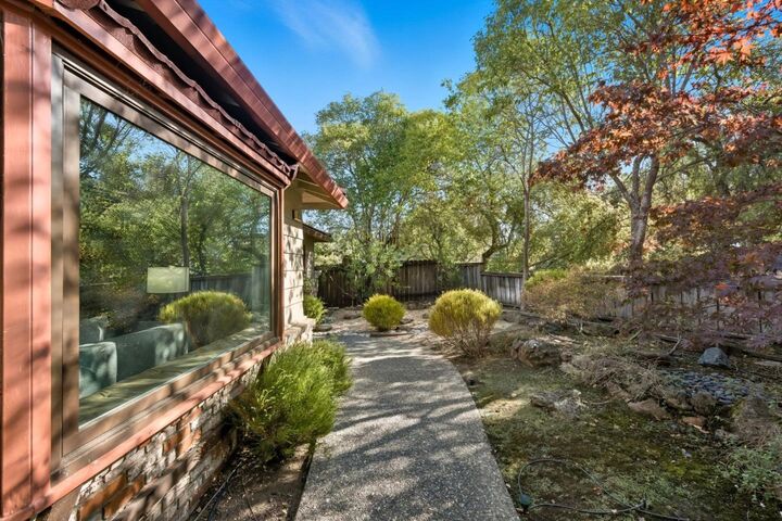 Property Photo:  629 California Way  CA 94062 