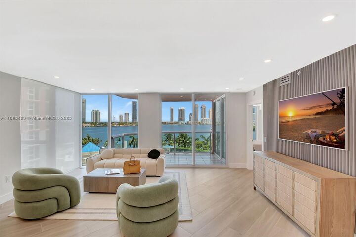 Property Photo: 3370 Hidden Bay Dr 812 FL 33180