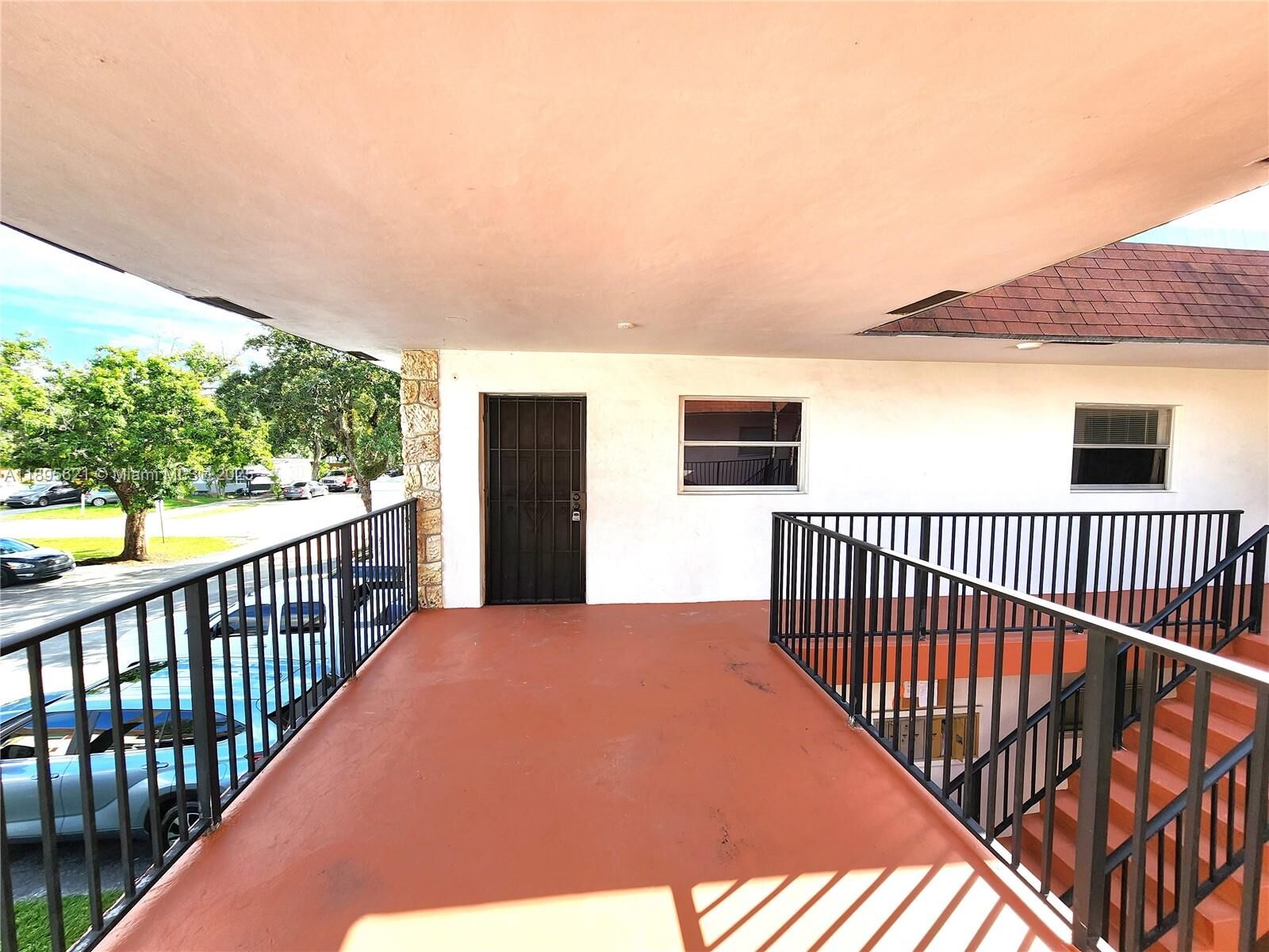 Property Photo: 321 SW 1st Ct K-5 FL 33060