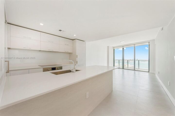 1300 S Miami Ave 4804  Miami FL 33130 photo