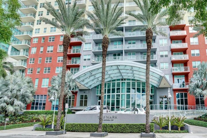 Property Photo:  1155 Brickell Bay Dr 2404  FL 33131 