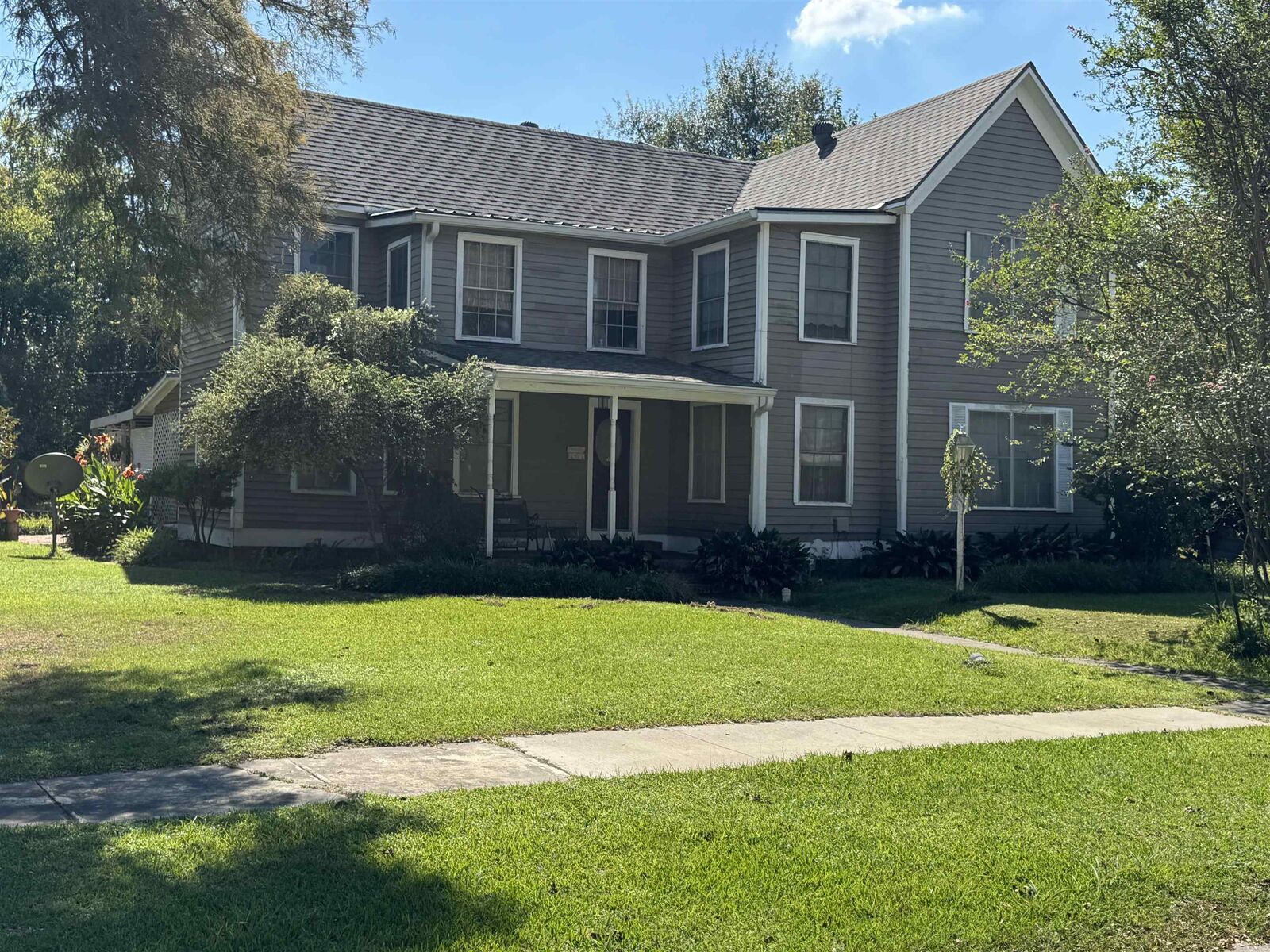 Property Photo: 707 W Cypress Ave. TX 77630