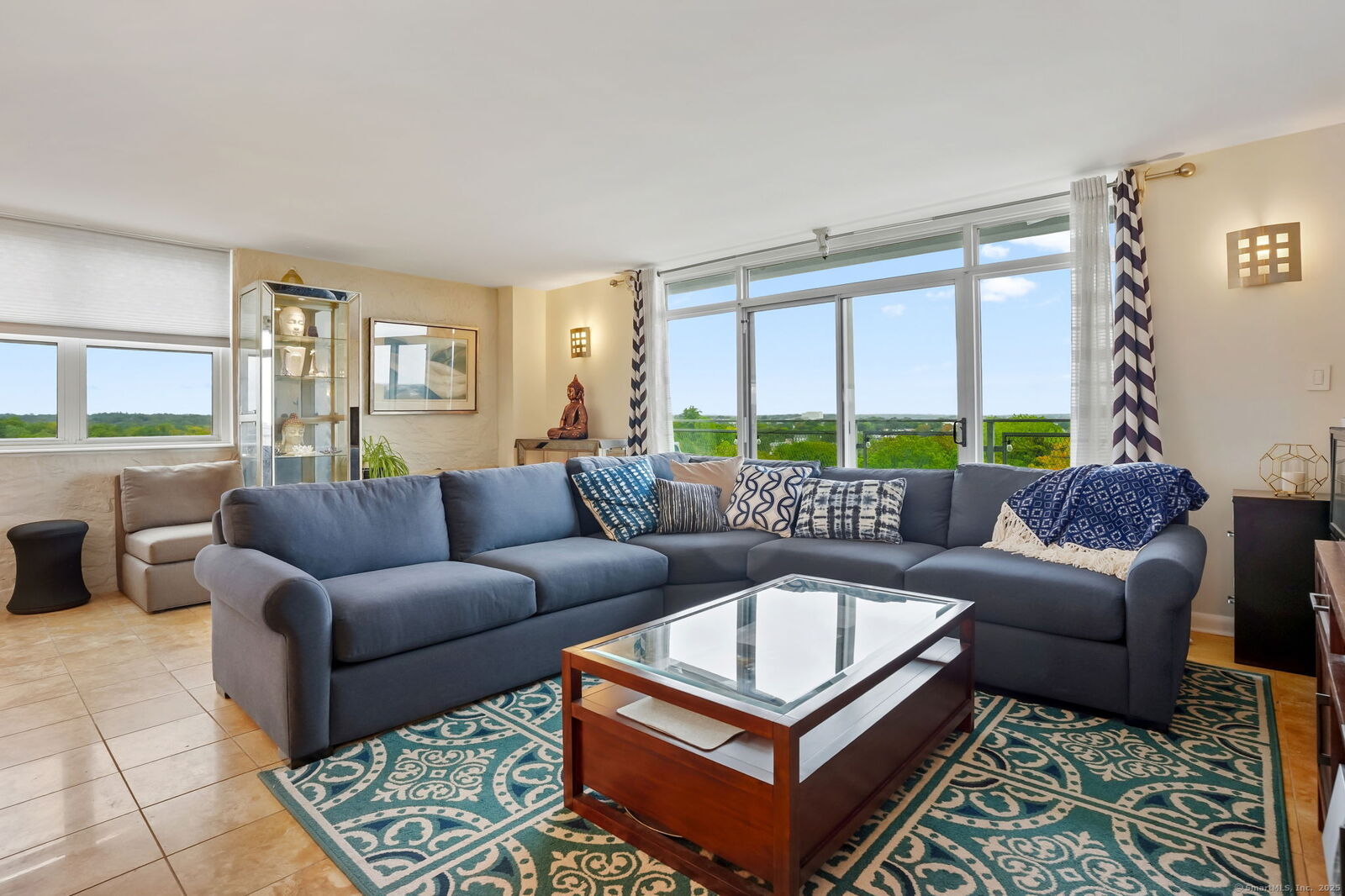 Property Photo:  2370 North Avenue 10B  CT 06604 