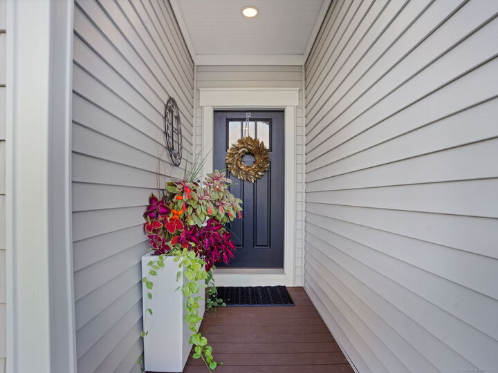 Property Photo:  945 Mackenzie Lane 945  CT 06478 