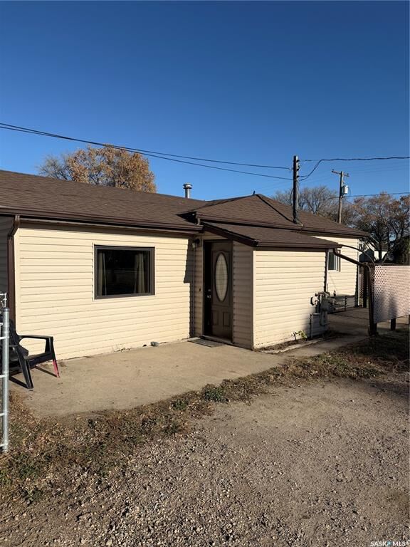 322 2nd Avenue  Young SK S0K 4Y0 photo
