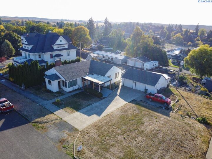 Property Photo: 105 S Howard St WA 99033