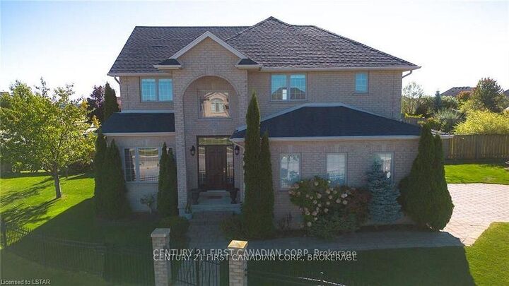 Property Photo: 2016 Beaverbrook Avenue ON N6H 5X3