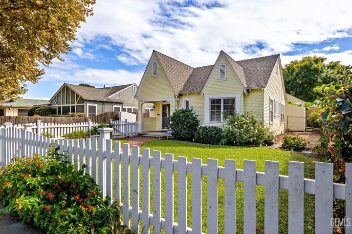 Property Photo: 3025 San Emidio Street CA 93304