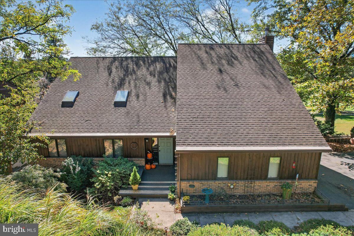 Property Photo: 18 Golfview Lane PA 19606