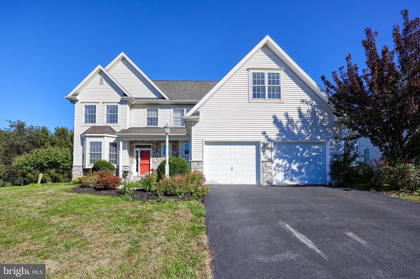 Property Photo: 327 Squire Lane PA 17543