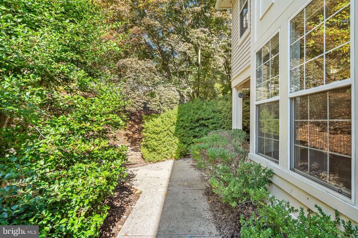 Property Photo: 11408 Gate Hill Place 113 VA 20194