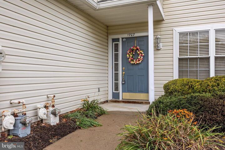 Property Photo:  1707 Lynbrooke Drive  PA 19067
